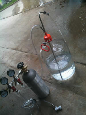 Purging air from a carboy using CO2 gas